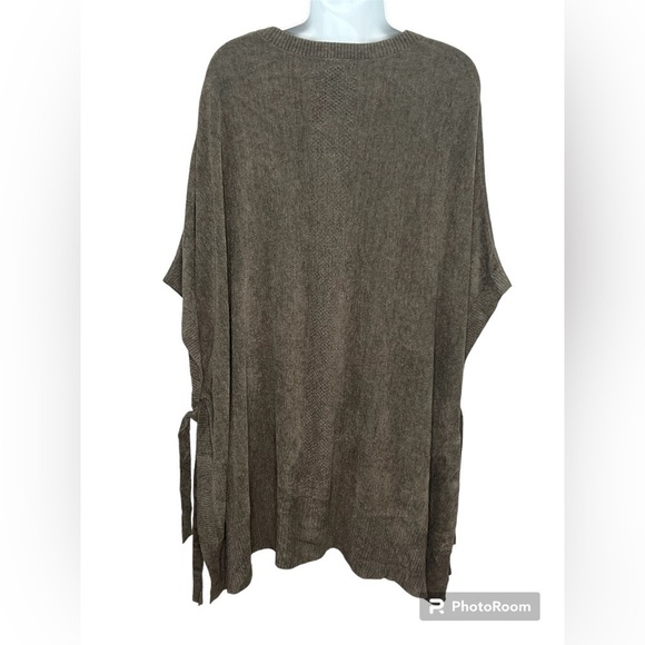 NWT Barefoot Dreams hi-low side-tie grey poncho Olive Branch size small medium - Picture 6 of 10